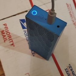 jawbone  mini jawbox  j2013. bluetooth speaker  with charger work
