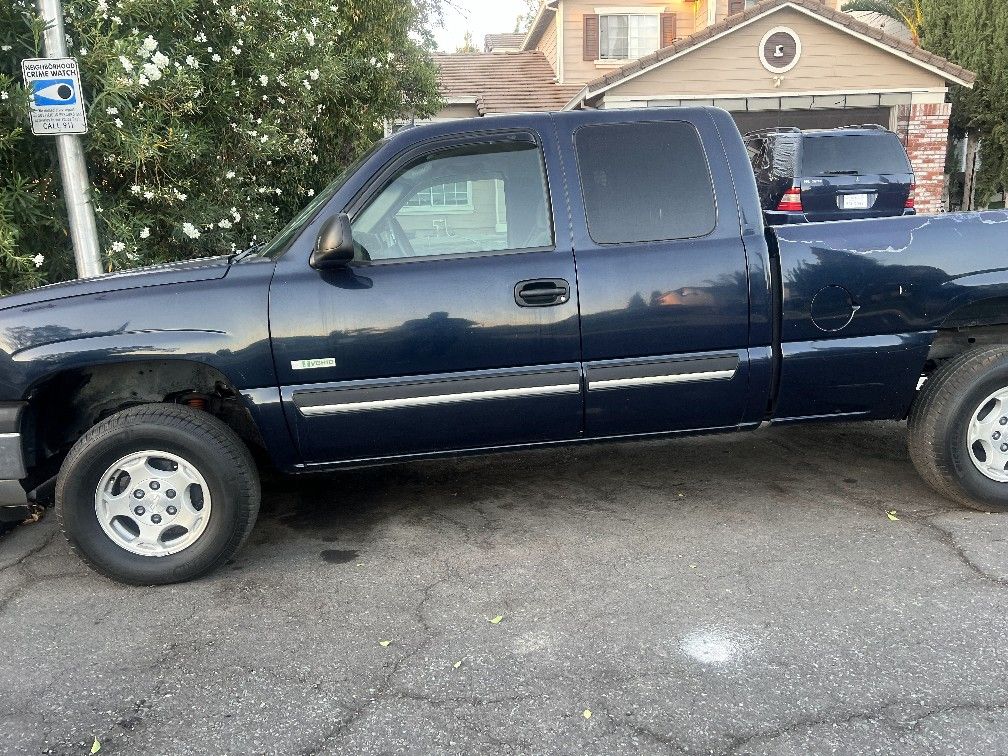 2005 CHEVY SILVERADO HYBRID 4X4 Smogged & Registered $4500 Obo