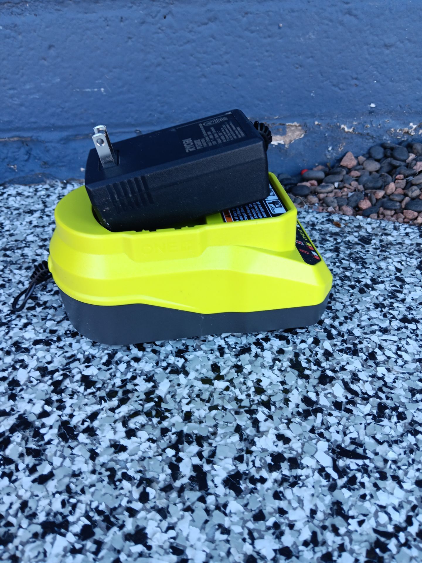CHARGER RYOBI