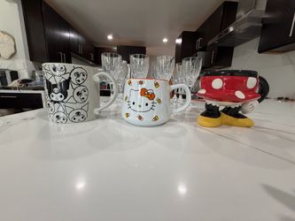 Set of 3 mugs Karomi, Hello Kitty, and Mini