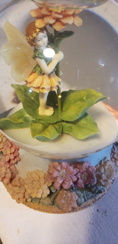 Zinnia Fairy Musical Globe