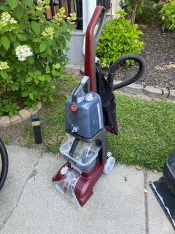 Carpet cleaning machine
