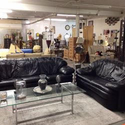 Two Piece Italian Leather Living Room Couch and Loveseat Set by Natuzzi For Sale 🛋️  