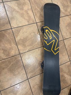 Snowboard Burton T5 barely used .
