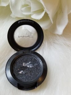 Original mac black tied velvet eyeshadow