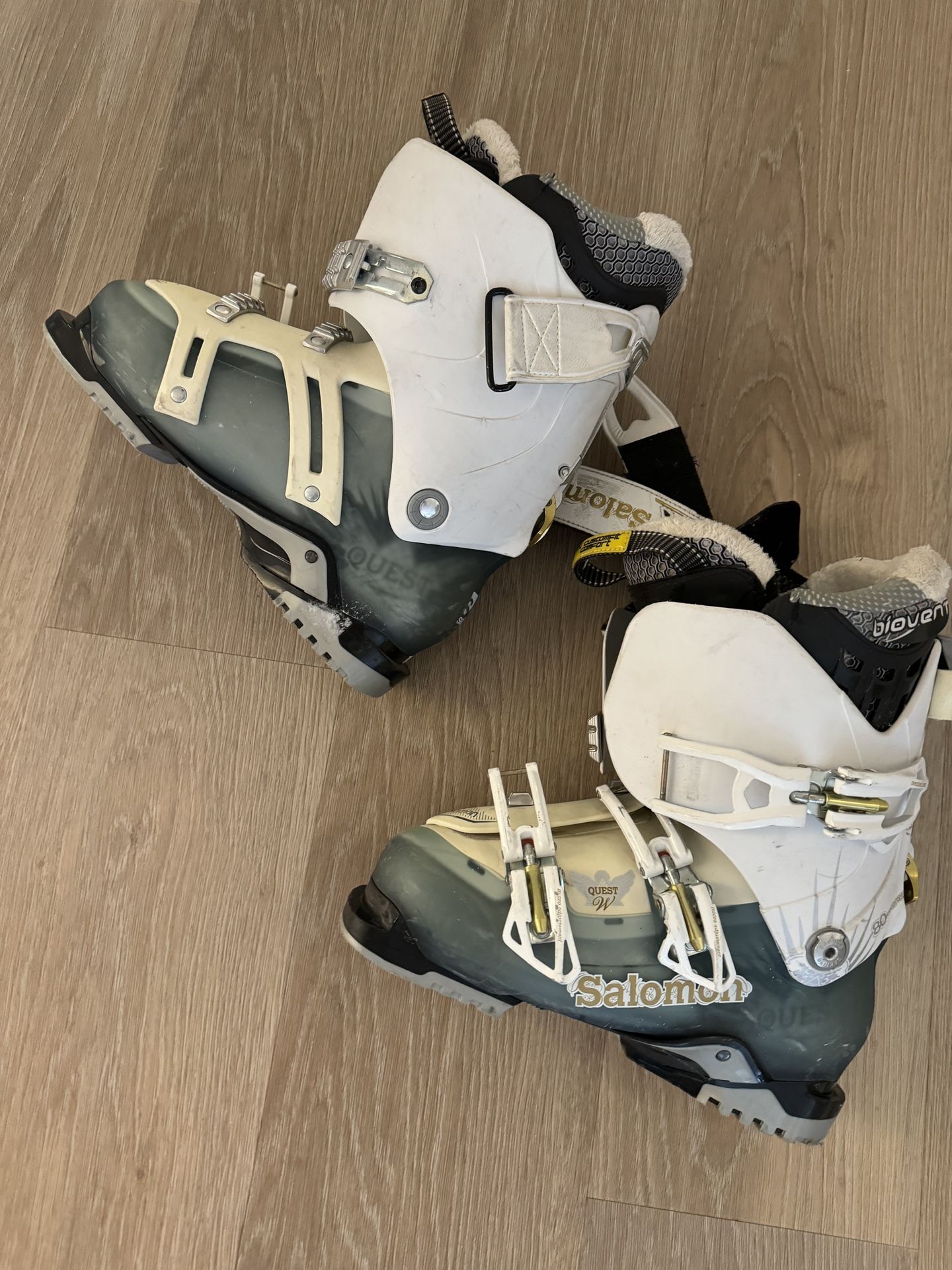 Women’s Salomon Ski Boots Size 25