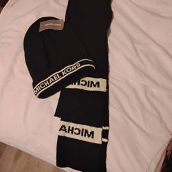 michael Kors Tabogon & Scarf Set 