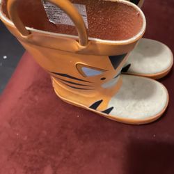 Size 8 Boy Rain Boots