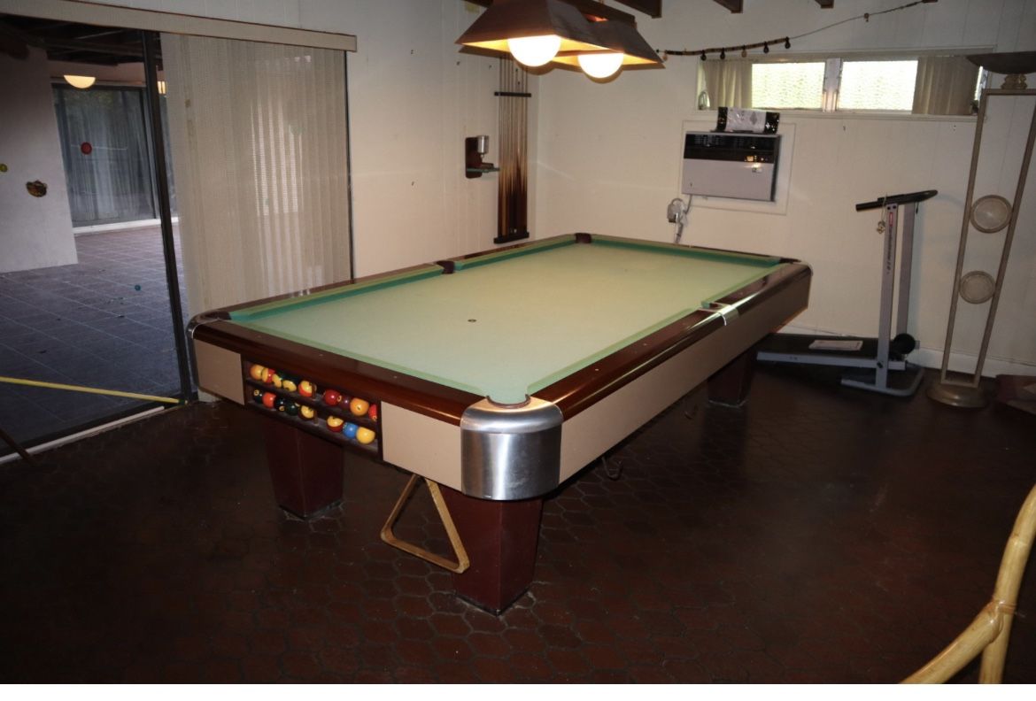 Vintage Brunswick 9' Sport King Pool Table