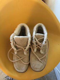 Moccasins w Laces & Fur