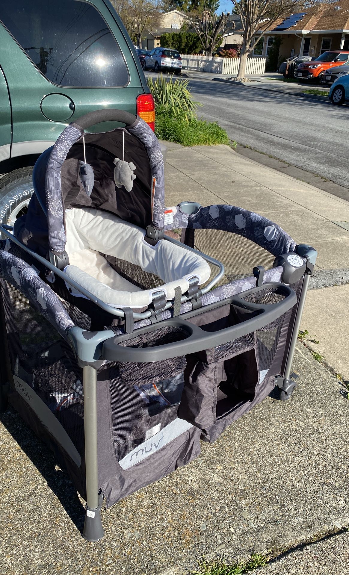 Pack N Play With Infant Carrier And Changing Table