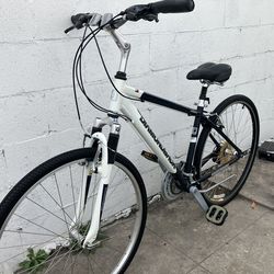 Diamondback Edgewood men’s hybrid bike 17 inch frame