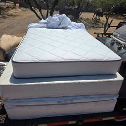 Simmons full size mattress and box spring