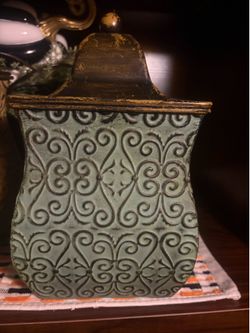 Set of 2 metal canisters