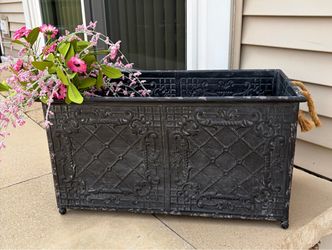 VICTORIAN DESIGN METAL BIX WITH ROPES