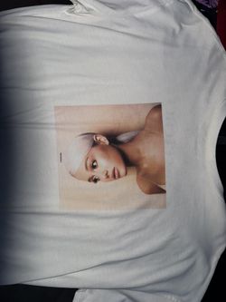 Ariana Grande t-shirt