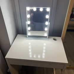 Makeup Vanity With Lights 