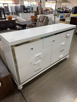 Denard 9drawer dresser White Dresser with Mirror Trim