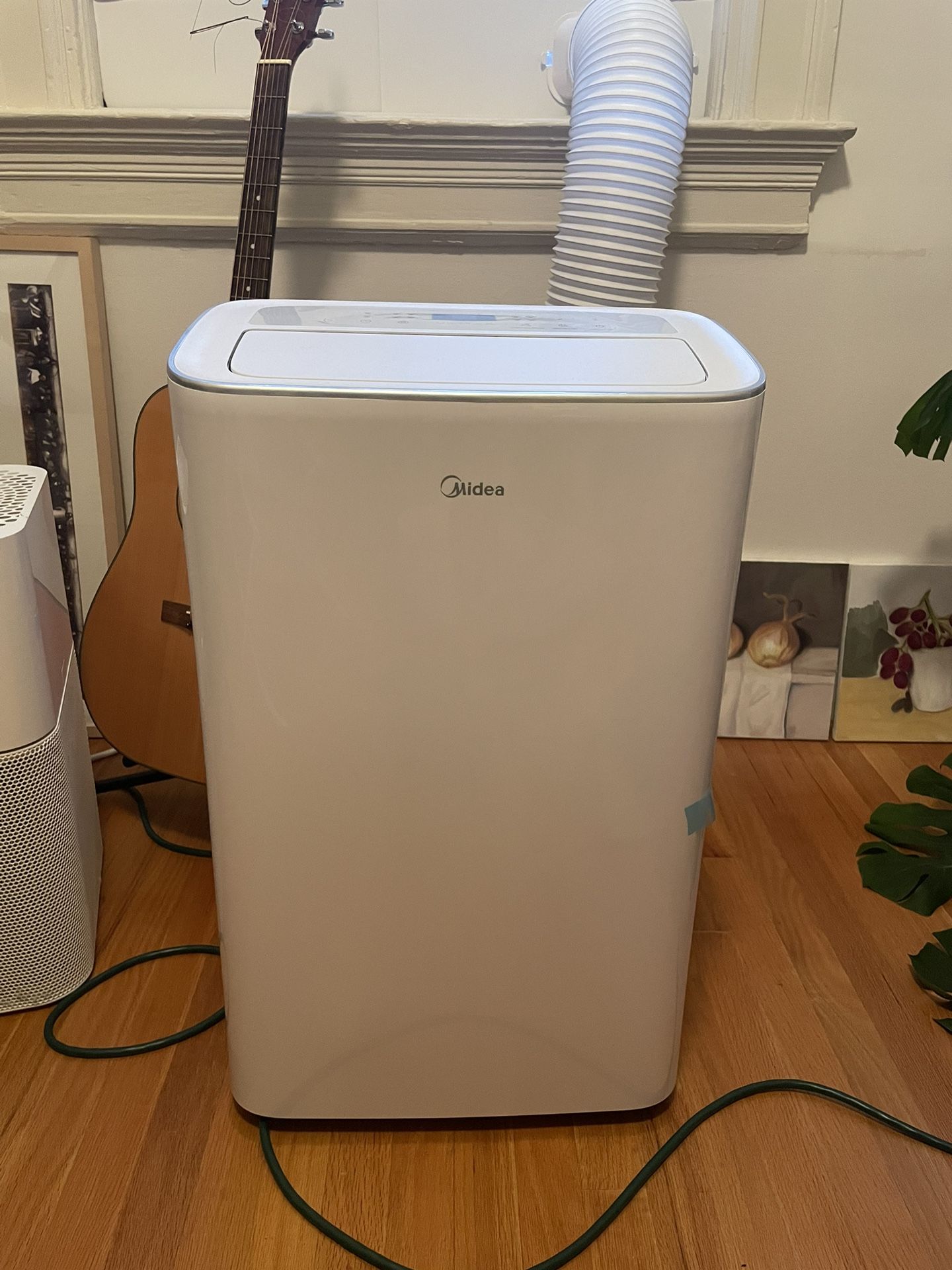 Midea 8,000 BTUs Portable AC Unit (Floor Unit) - Like New