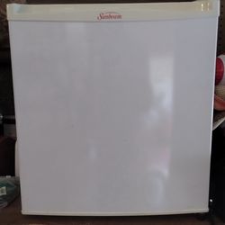 Sunbeam Mini Refrigerator
