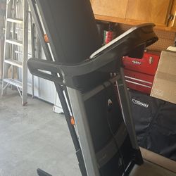 Nordictrack C800 Treadmill & Schwinn A40 Elliptical Bundle: