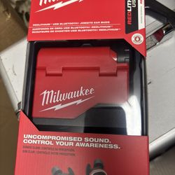 Milwaukee REDLITHIUM USB Bluetooth Jobsite Ear Buds