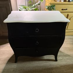 Small Cabinet/ Dresser