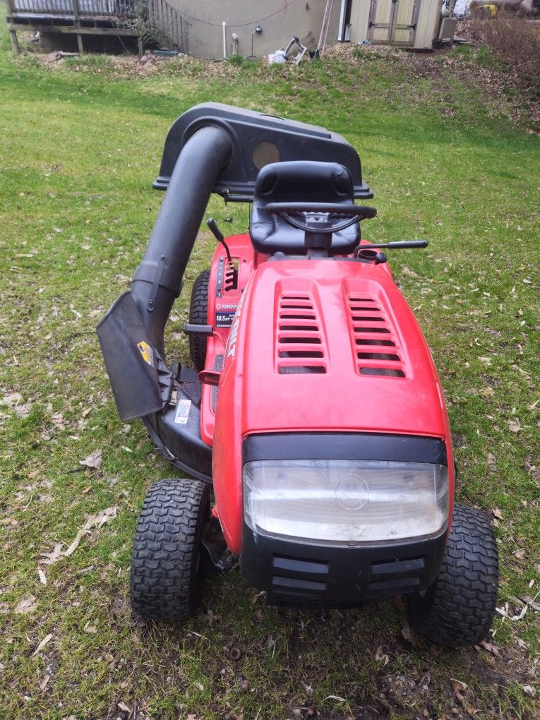 Troy Bilt 18.5HP 42" Ride On Mower - Bagger + Mulch Plug