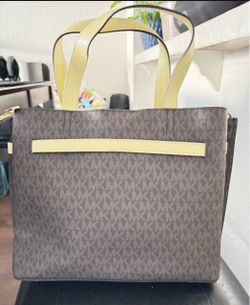 Michael Kors MK Signature Tote Bag