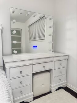 Beautiful White Vanity With Built In Light Modes + Bluetooth (Two Spare Bulbs)