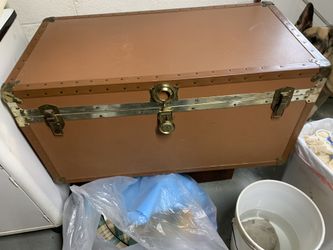 Footlocker chest