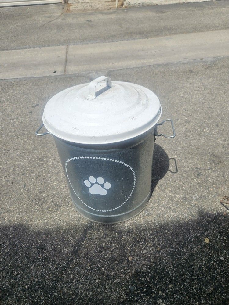 Pet Food Container 