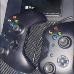Xbox 1 Comes With Two Controllers And Gta5