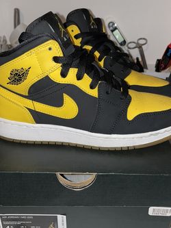 Jordan 1 Mid New Love