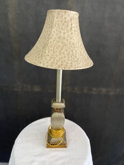 Vintage Style Tabletop Lamp w/Ornate Shade