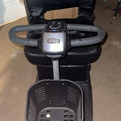 Pride Mobility Scooter - Revo (Excellent Condition w/ Basket!)and Rear Basket