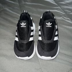 Adidas For Toddler Size 5k Like New 