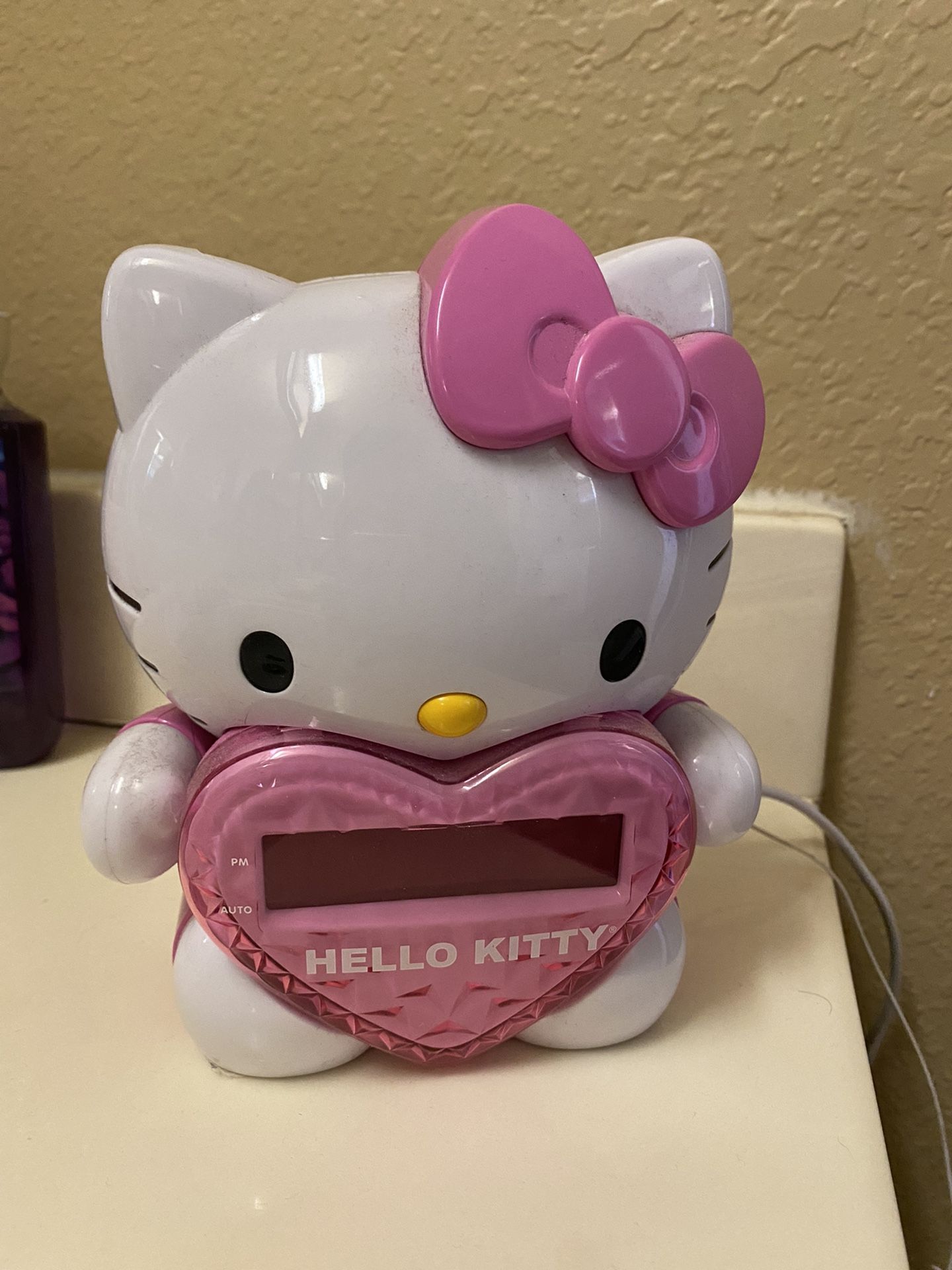 HELLO KITTY Clock Time On Wall Projection Projector AM/FM Alarm Radio KT2064P