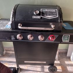 4 Burner Propane Gas Barbecue In Good Condition