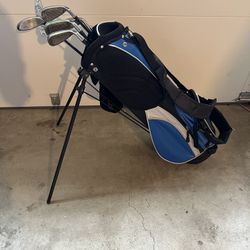 Youth golf bag And some Lefty Clubs Included