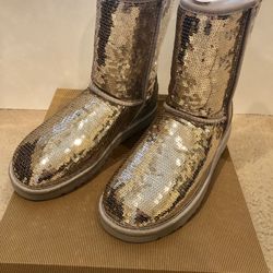 (NEW) UGG Classic short sparkles - USA Size 8 (Silver)
