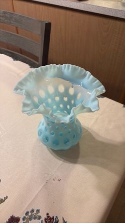 MINT CONDITION 8 inch Fenton coin dot colonial blue ruffled Glass Vase