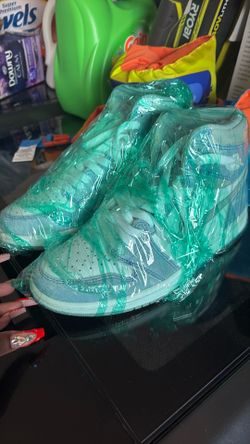 Air Jordan 1 Retro High OG “hyper Royal “
