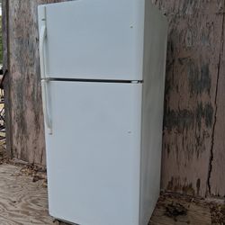 Kenmore.  Refrigerator 