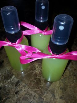 Moisturizing body spray