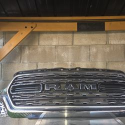 RAM 1500 limited  Grille with Camera