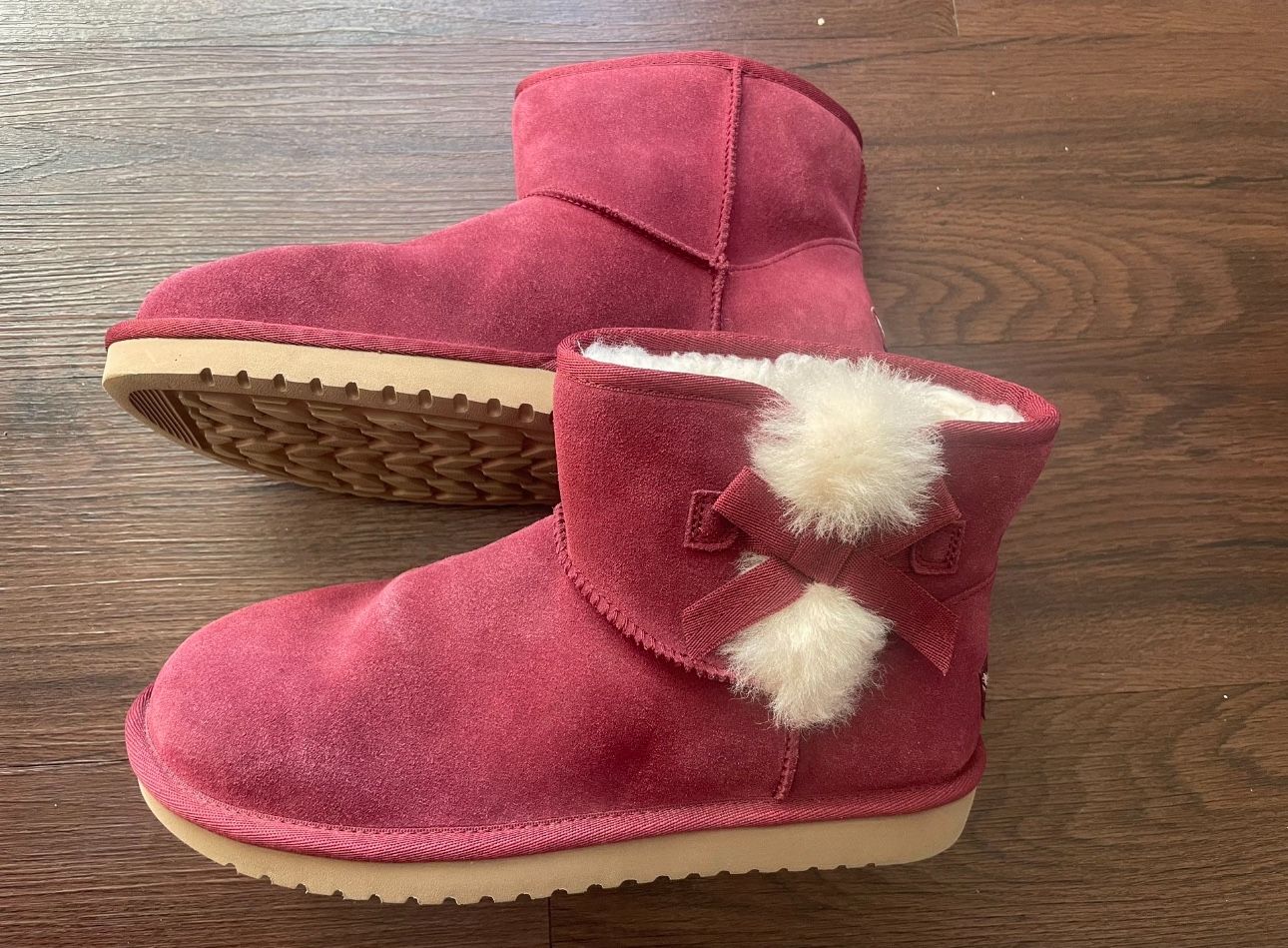 New Woman’s  Boots UGG, Size 9us