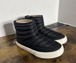 Cat & Jack  Kylie Black Zipper Booties Lined Winter Snow Size 13 NEW 🥶☃️🌨️🏂🎿  Absolutely NEW  Perfect for fall winter 🥶☃️🌨️🏂🎿 Unisex 