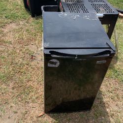 Mini fridge 