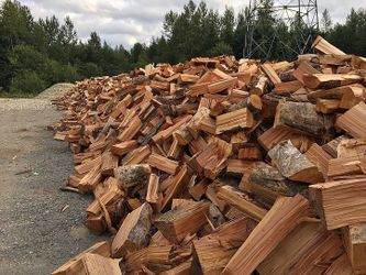 🔥 SEASONED FIREWOOD & COOKING WOOD – WE DELIVER 🔥